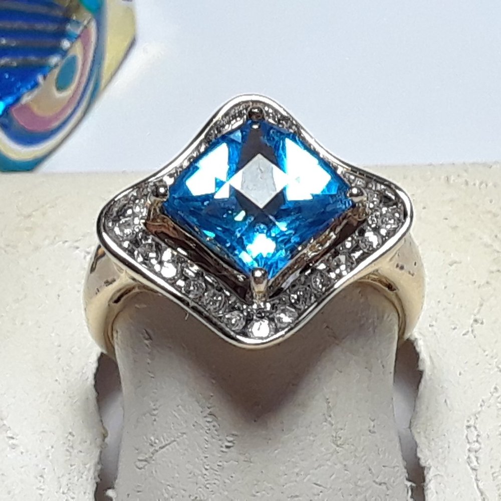 2.24ctw Cushion Checkerboard Blue Topaz & Diamond wavy Halo 10Kt YG Ring #17994
